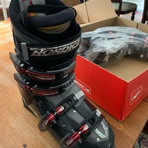 Men’s ski boots